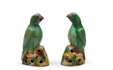 A PAIR OF FAMILLE VERTE BISCUIT MODELS OF PARROTS Kangxi