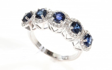 A SAPPHIRE AND DIAMOND RING IN 18CT GOLD