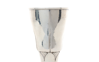 A SWEDISH ARTS AND CRAFTS SPOT HAMMERED SILVER VASE, LULEÅ 1916.