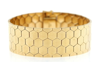 A bracelet of 14k gold. L. 18 cm. Weight app. 55.5 g.