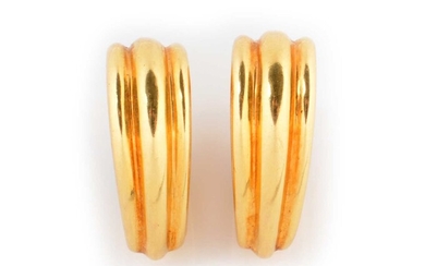 A fine pair of yellow metal earrings