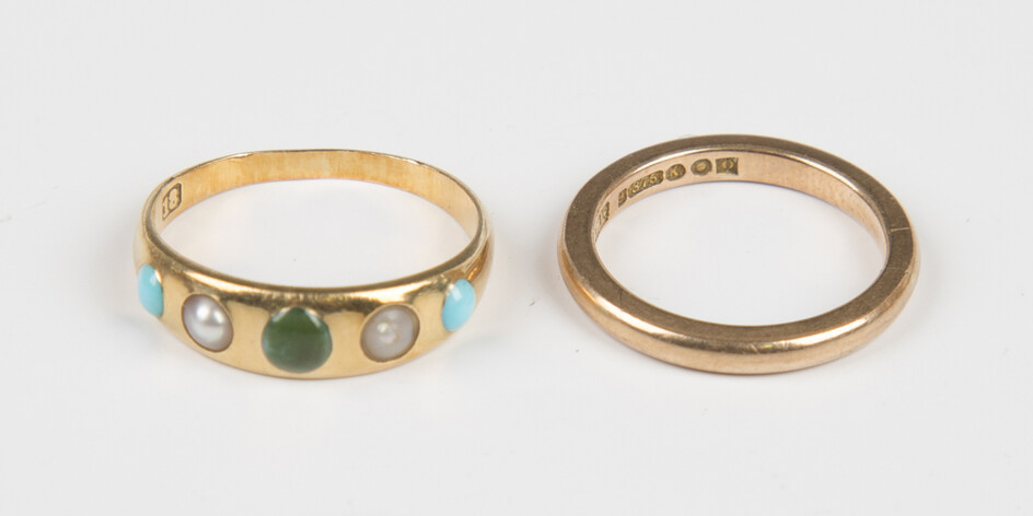A gold, turquoise and half-pearl five stone ring, detailed '18', a gold wedding ring, deta