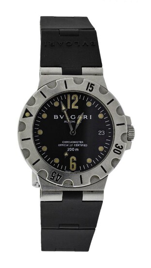 A steel wristwatch, by Bulgari the circular dial applied with dot indicators with date aperture, steel case and rubber strap with Bulgari steel clasp, automatic movement, dial signed Bulgari, reverse of case signed Bulgari and numbered SD 38 S L...
