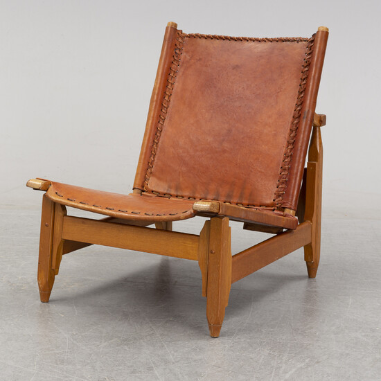 A walnut and leather lounge chair, Artesano, mid 20th Century.