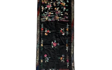 AN ANTIQUE CHINESE SILK TABLE RUNNER, 19TH CENTURY