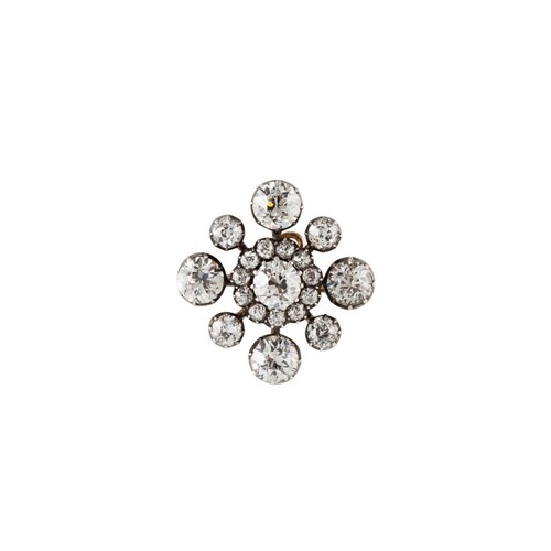 AN ANTIQUE DIAMOND BROOCH, the central cluster of old cut di...