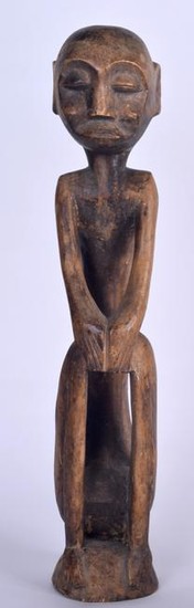 AN EARLY 20TH CENTURY AFRICAN CARVED HARDWOOD TRIBAL