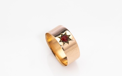 An Australian hallmarked 15ct rose gold ring, C: 1910, carved with a star and set with a garnet, size "P"