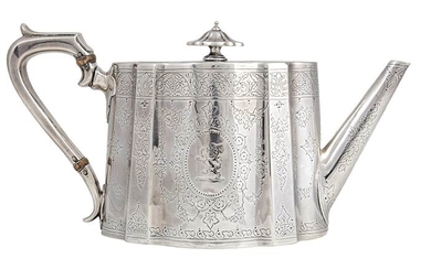 An English Victorian sterling silver tea pot - London 1871,...