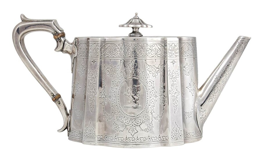 An English Victorian sterling silver tea pot - London...