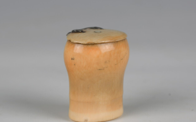 An early 18th century Scottish ivory snuff mull of turned ogee form, the lid with silver foliate hin