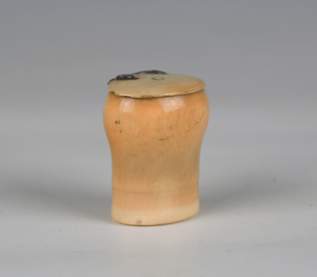 An early 18th century Scottish ivory snuff mull of turned ogee form, the lid with silver foliate hin