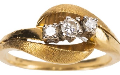 Brillant Ring, 750 Gelbgold, drei Brillanten von zus. 0,3ct, mit...
