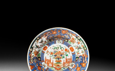 CHINE, Compagnie des Indes - Epoque KANGXI(1662 - 1722) Coupe en porcelaine décorée en bleu...
