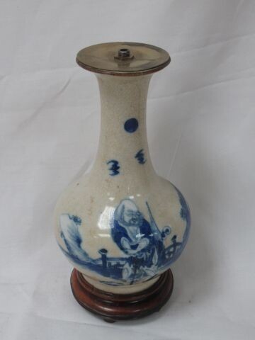 CHINE Vase en porcelaine blanche craquelée,... - Lot 733 - Enchères Maisons-Laffitte