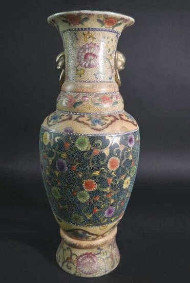 CHINESE MULTI-COLORED PORCELAIN VASE