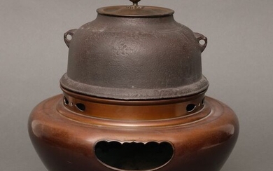 Chagama - Bronze, Cast iron - Heavy chagama consisting of a cast iron kettle with bronze lid and a bronze tripod brazier - Japan - Shōwa period (1926-1989)