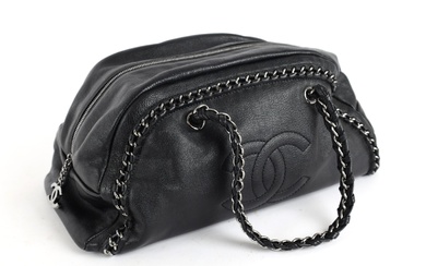 Chanel: Luxe Ligne Bowling bag, black leather