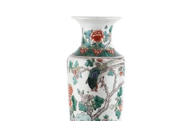 Chine 19e siècle Vase en porcelaine à décor de la famille verte de volatile, insecte...