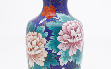 Chinese cloisonné enamelled copper vase, third quarter of the 20th Century.