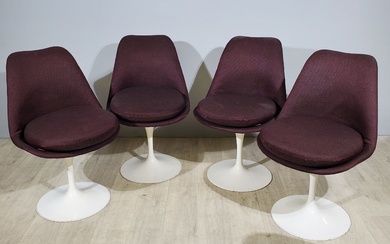 Eero SAARINEN (1910-1961) pour Knoll International Modèle "Tulip" Quatre chaises à structure en fibre de...
