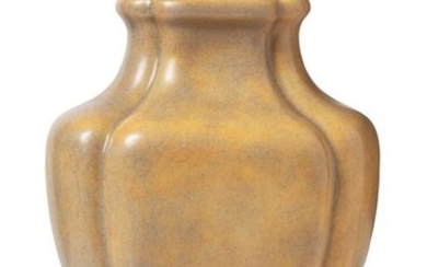 Emile DECOEUR (1876 - 1953) Vase en céramique de forme...