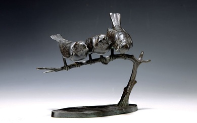 Figure en bronze de Wilhelm Carl Robra, (1876-1945), trois moineaux sur une branche, signée, H....