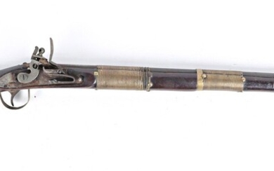 Fusil de traite, canon de 80 cm, platine... - Lot 33 - Vasari Auction