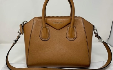 Givenchy - Antigona small Hobo bag