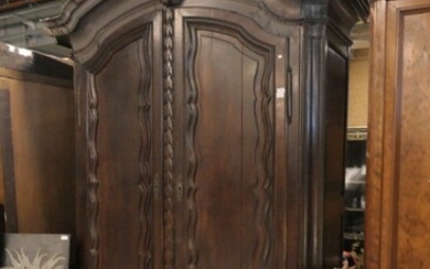 Grande garde-robe Régence en chêne sculpté à deux portes, d'époque 18ème (260 x 200 x...