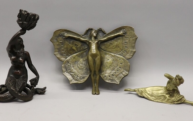H.P. a signé. Bronze "Femme nue aux ailes de papillon" - Hauteur 15 cm. -...