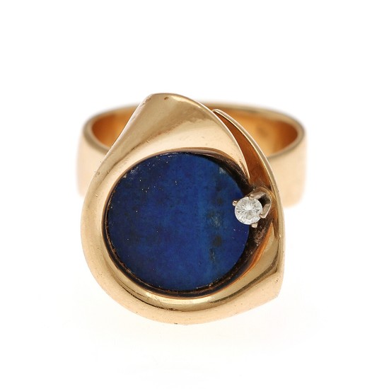 Hans Hansen: Lapis Lazuli ring set with a polished Lapis Lazuli and a brilliant-cut diamond mounted in 14k gold. Size 55.