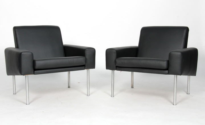 Hans J. Wegner. A pair of lounge chair, model 34/1 (2)