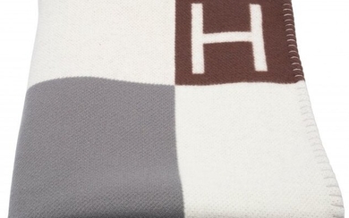 Hermès Ecru & Gris Vibration Blanket Condition