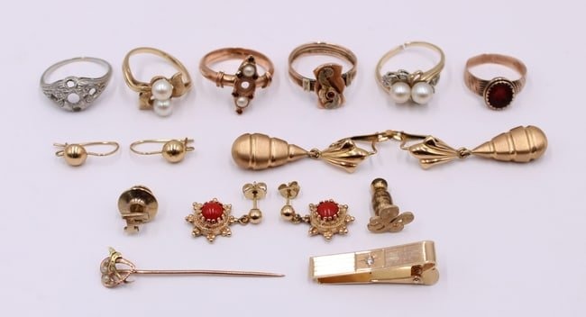 JEWELRY. Collection of Gold Jewelry.
