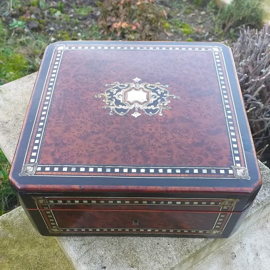 Jewelry box in Boulle marquetry, Napoleon III period (1) - Napoleon III - Brass, Ebony, Elm, Mother of pearl, Satin, Tulipwood, Elm Loupe - Second half 19th century