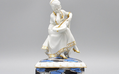 KATZHÜTTE THURINGIA, CANDY BOX WITH FULLY PLASTIC SCULPTURE, WITH GOLD PAINTING, GERMANY, AROUND 1910-1920.