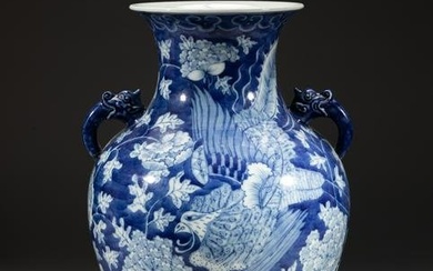 Large Chinese Export Porcelain Vase