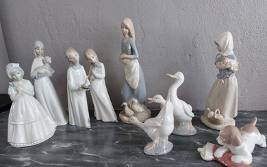 Lladró, Nao by Lladró - Figurine - Beeldengroep meisjes in hun dagelijks leven (10) - Porcelain