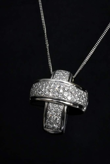 Modern sculpted white gold 750 diamond cross pendant (add. ca. 2.50ct/VSI/W,20g, 3,4x3cm) on platinum 950 link chain (4,7g, l. 40,5cm)