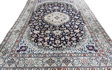 Nain sehr fein mit Seide - Carpet - 370 cm - 245 cm