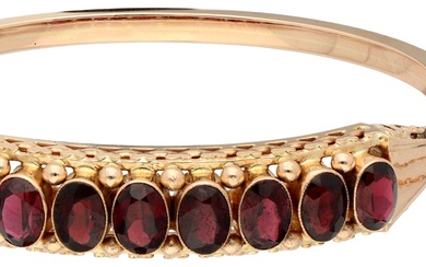 No Reserve - 14K Rose gold bangle bracelet set with garnet.