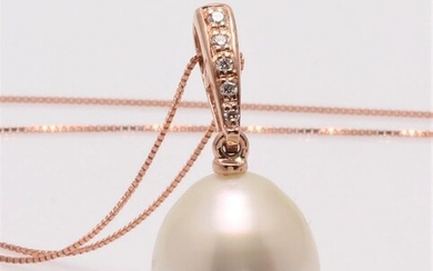 No reserve price - 14 kt. Rose Gold - 11x12mm Champagne Golden South Sea Pearl - Necklace with pendant - 0.04 ct