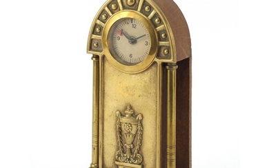 Oak and brass Secessionist mantle clock with columns, 23cm h...