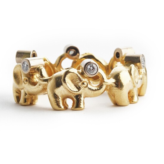 Ole Lynggaard: A diamond ring in the shape of elephants set with numerous brilliant-cut diamonds weighing a total of app. 0.12 ct., mounted in 18k gold. G/VS.