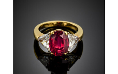 Oval ct. 4.00 circa ruby and triangular diamond shoulder bi-coloured gold ring, diamonds in all ct. 2.10 circa, g 7.55...