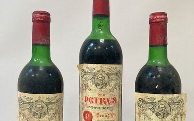 PETRUS 1976 - POMEROL. 3 bouteilles. (Etiquettes tachées, légèrement décollées, dont une abimée. Une haute...