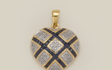 Pendentif coeur en or deux tons 18K (750/1000) à décor d’un quadrillage de diamants brillantés...