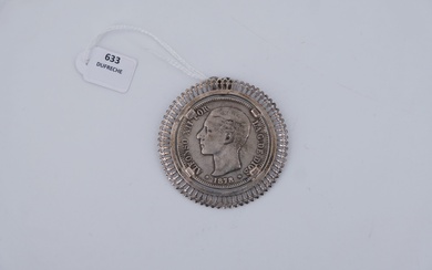 Pendentif de forme médaillon en argent serti d'un pièce en argent de 5 pesetas 1878....