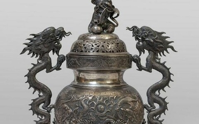 Portaprofumo in argento, decorazione con dragoni
